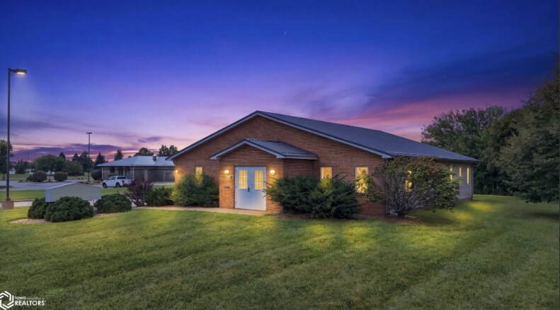 More Photos Of 1307 Broadway St, West Burlington Freestanding For Sale