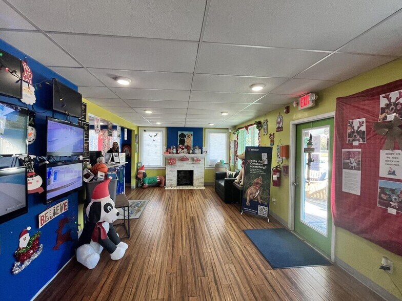 More Photos Of 2220 Laskin Rd, Virginia Beach Freestanding For Sale