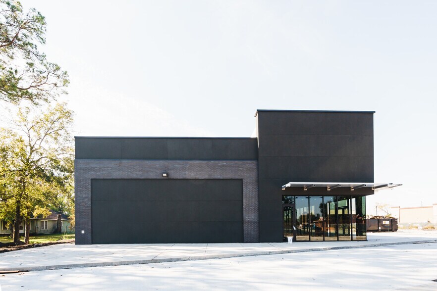 More Photos Of 2903 S Main St, Stafford Storefront For Lease