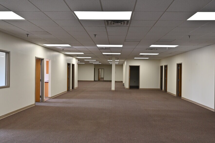 More Photos Of 225 N Daniels Way, Bloomington Refrigeration Cold Storage For Lease