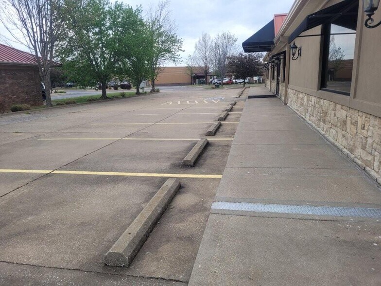 More Photos Of 301 SW 16th St, Bentonville Medical For Sale