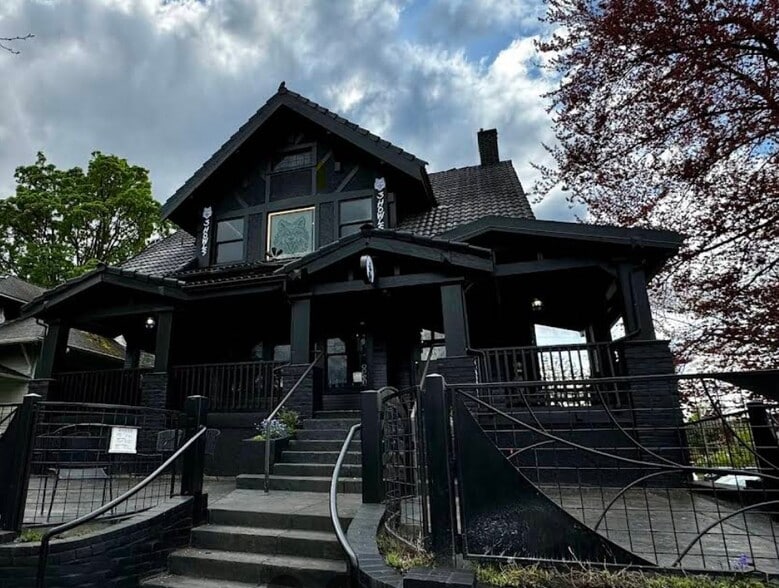 More Photos Of 2014 Main St, Vancouver General Retail For Sale