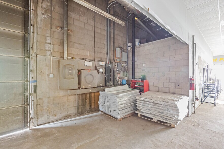 More Photos Of 86 Winter St, Haverhill General Retail For Sale