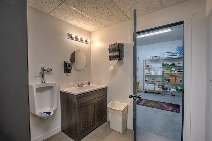 More Photos Of 106 Dunn Ave N, Hinckley Industrial For Lease