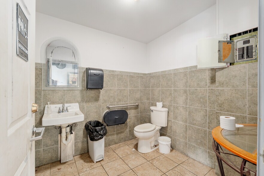 More Photos Of 14960 Main St, Alachua Restaurant For Lease