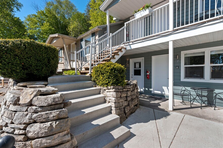 More Photos Of 10631 Bluffside Ln, Sister Bay Hotel For Sale