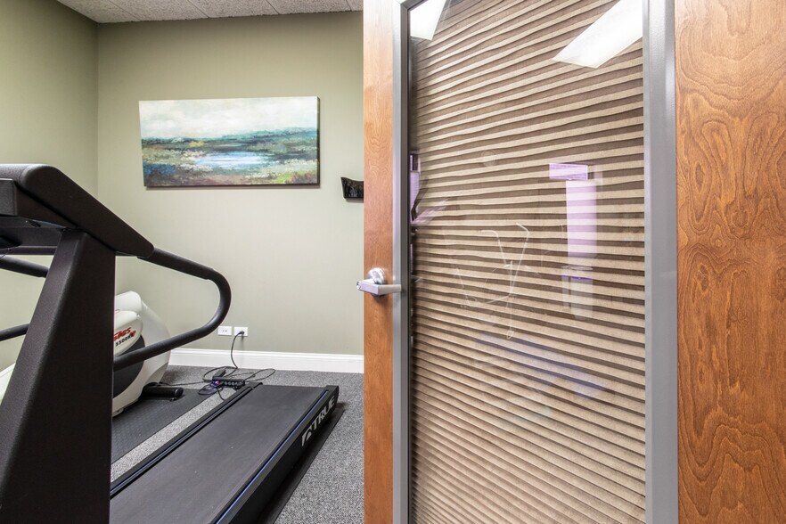 More Photos Of 828 Busse Hwy, Park Ridge Office For Sale