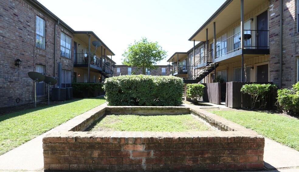 More Photos Of 10000 Hammerly Blvd, Houston Apartments For Sale