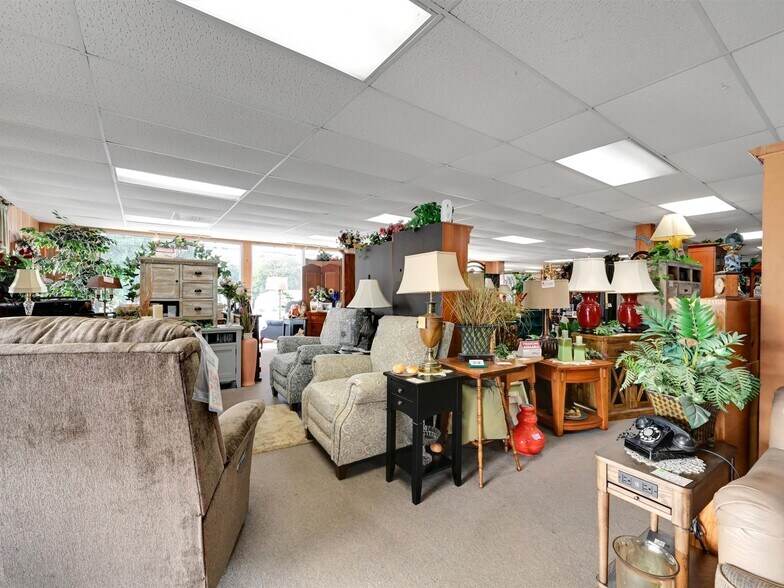 More Photos Of 1105 W Main St, Mount Joy General Retail For Sale
