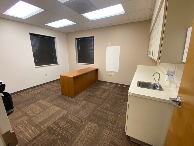 More Photos Of 2212 W Kearney St, Springfield Office For Sale