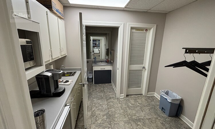 More Photos Of 245 E Broad St, Greenville Office For Lease