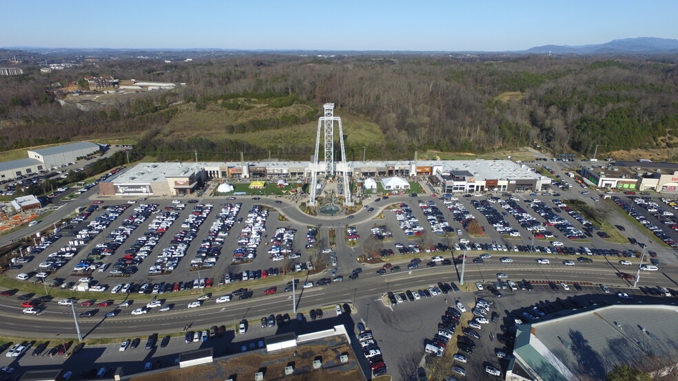 Primary Photo Of 2655 Teaster Ln, Pigeon Forge Unknown For Lease