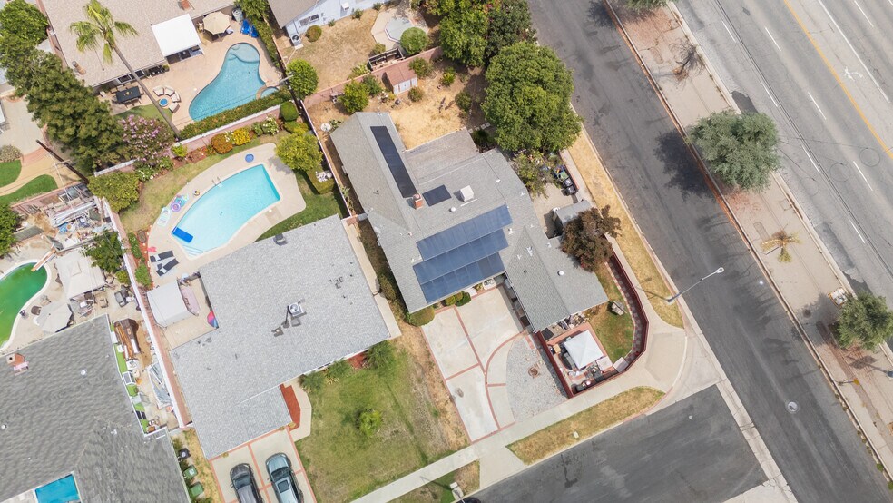 More Photos Of 6402 Graves Ave, Van Nuys Apartments For Sale