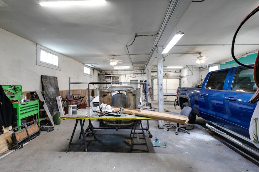 More Photos Of 705 Richmond Hwy, Richmond Showroom For Sale