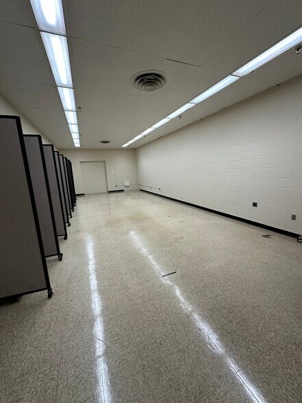 More Photos Of 975 Lombardi Ave, Green Bay Manufacturing For Lease