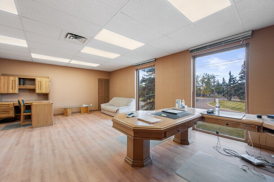 More Photos Of 4116 64 Av SE, Calgary Industrial For Sale