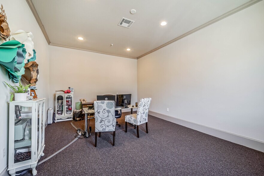 More Photos Of 256 Ed English Dr, Shenandoah Medical For Sale