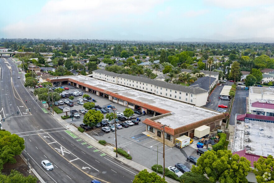 More Photos Of 2525-2565 S Winchester Blvd, Campbell Auto Repair For Lease