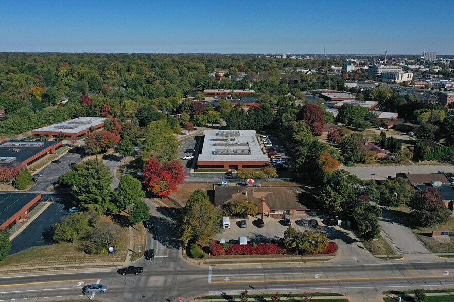 More Photos Of 2004 Fox Dr, Champaign Medical For Sale