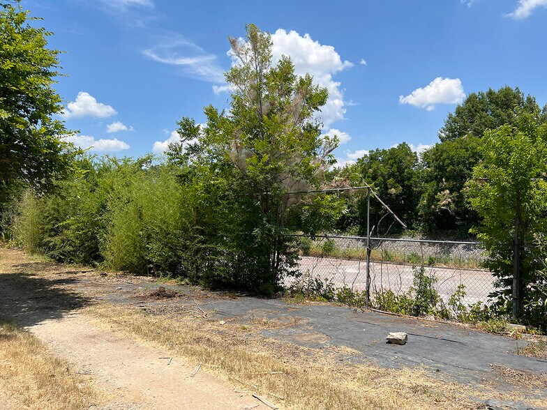 More Photos Of 914 Shady Ln, Austin Land For Lease