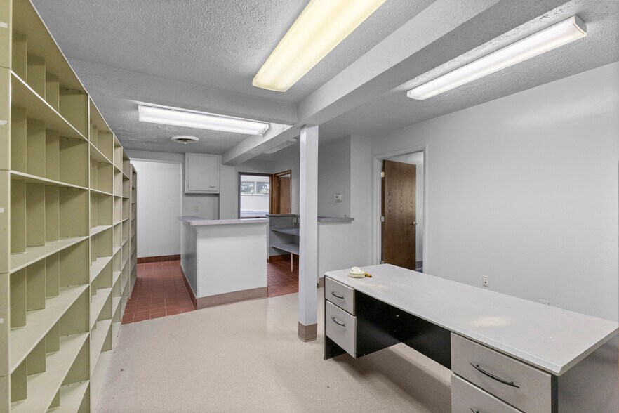 More Photos Of 435 Sumpter rd, Belleville Hospital For Sale