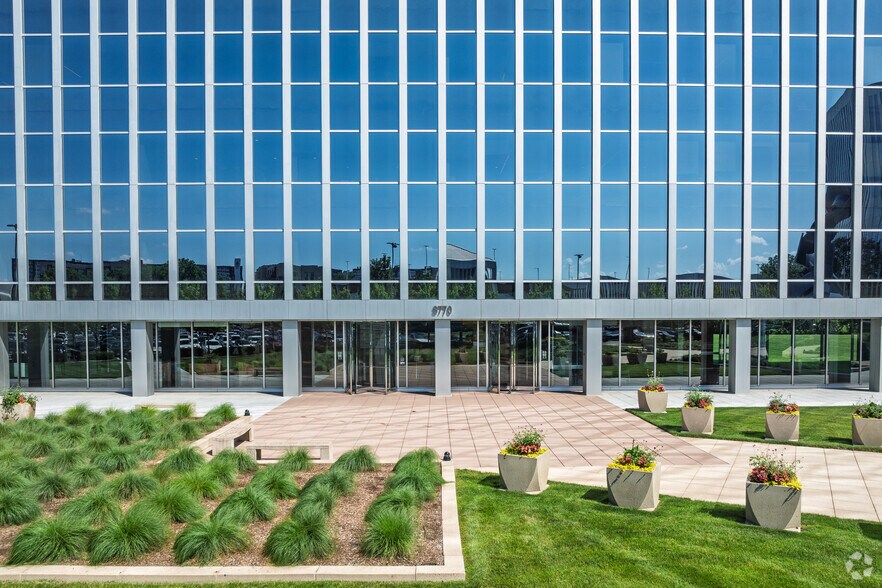 More Photos Of 8770 W Bryn Mawr Ave, Chicago Office For Lease