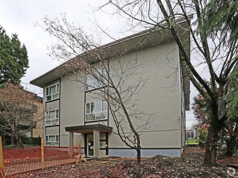 More Photos Of 323 Seventh St, New Westminster Multifamily For Sale
