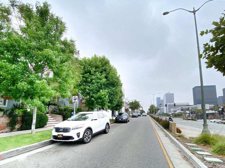 More Photos Of 10323 Santa Monica Blvd, Los Angeles Office For Lease