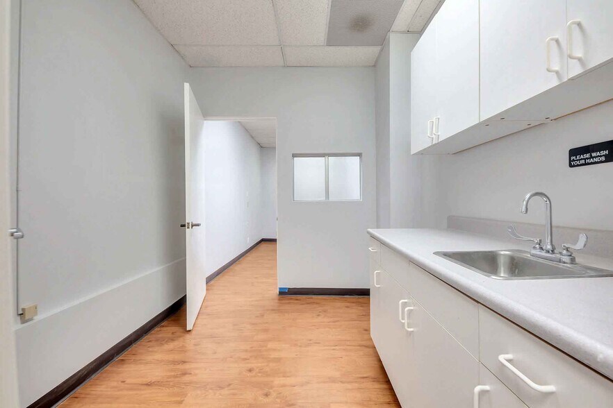 More Photos Of 241 W Olive Ave, Burbank Medical For Lease