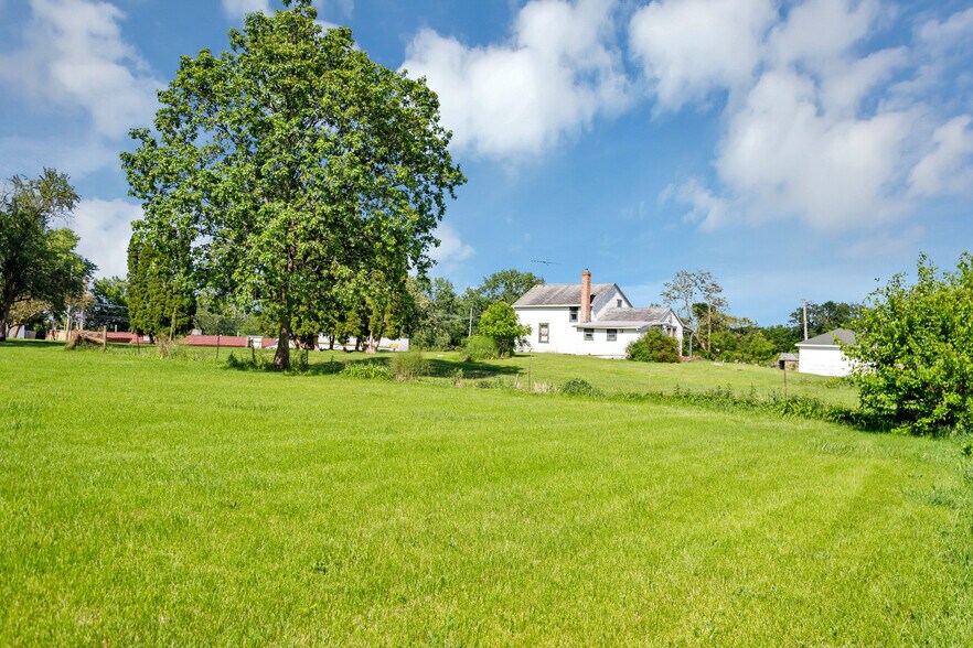 More Photos Of 41W597 US Highway 20, Hampshire Flex For Sale