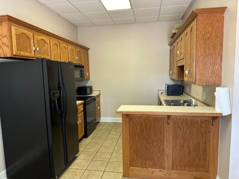 More Photos Of 1811 Alpine Dr, Clarksville Light Manufacturing For Lease