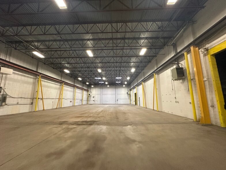 More Photos Of 9759 51st Ave NW, Edmonton Manufacturing For Lease