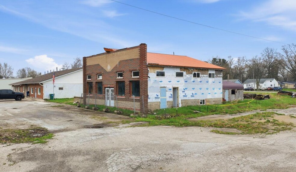 More Photos Of 1605 N Park St, Kingsford Heights Office For Sale
