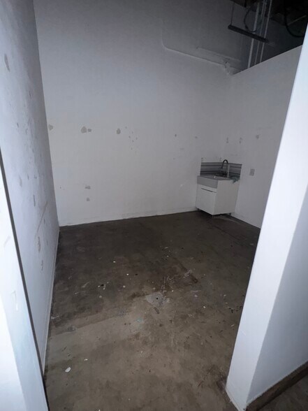 More Photos Of 4715 Main St, Houston Unknown For Lease