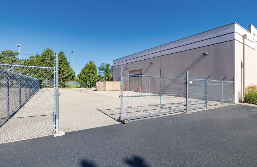 More Photos Of 501 E Scenery Ln, Meridian Showroom For Lease