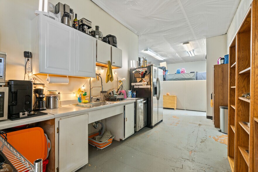 More Photos Of 7131 NE Prescott St, Portland Storefront Retail Office For Sale