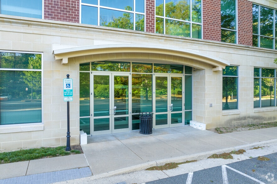 More Photos Of 13580 Groupe Dr, Woodbridge Office For Lease