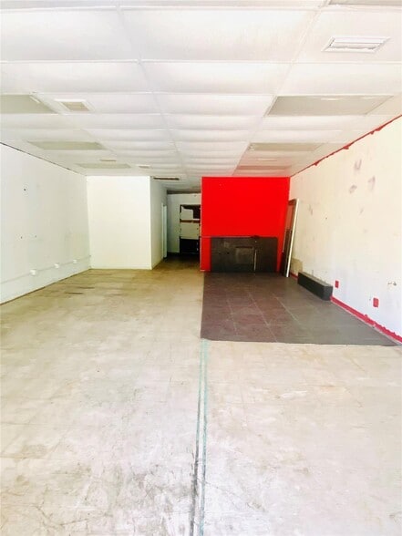 More Photos Of 1009 N Bowen Rd, Arlington Storefront For Sale