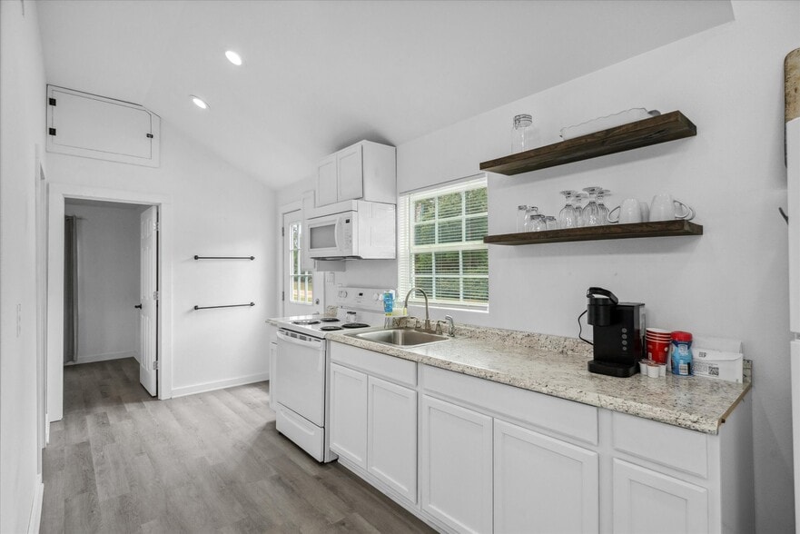 More Photos Of 1972 FM 857, Grand Saline Trailer Camper Park For Sale