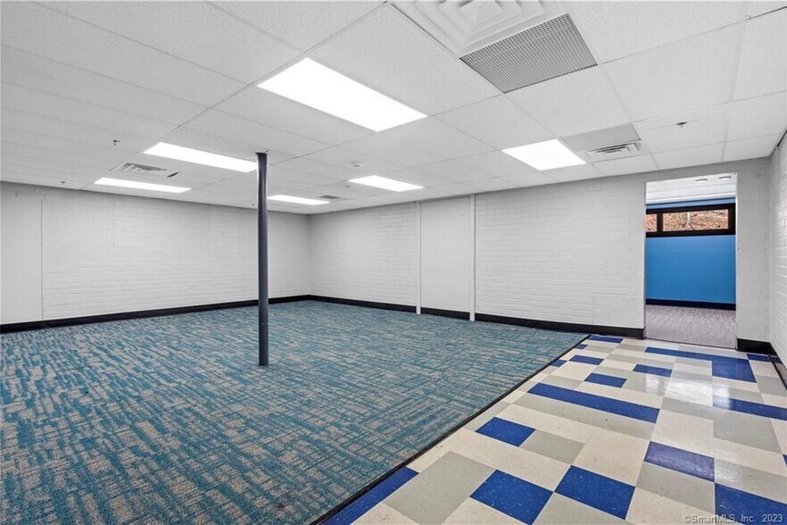 More Photos Of 192 Westbrook Rd, Essex Office For Sale