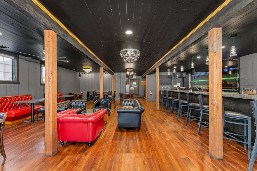More Photos Of 2039 Redwood Ave, Grants Pass Restaurant For Sale