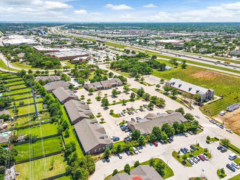 More Photos Of 4811-4851 Merlot Ave, Grapevine Unknown For Lease