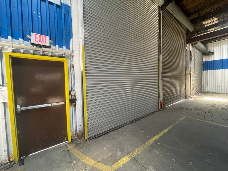 More Photos Of 9129 Euclid Ave, Manassas Warehouse For Lease