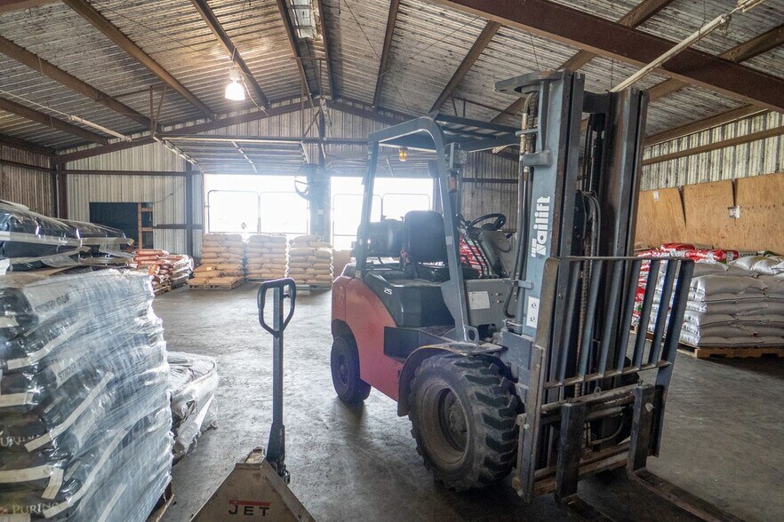 More Photos Of 610 E End St, Goliad General Retail For Sale