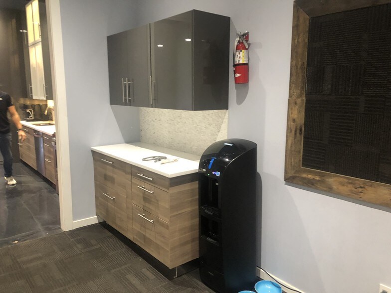 More Photos Of 3330 W Cypress St, Tampa Office For Sale
