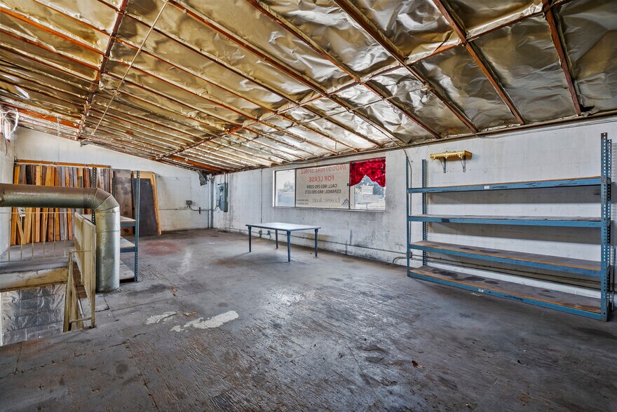 More Photos Of 14233 Oxnard St, Van Nuys Service For Lease