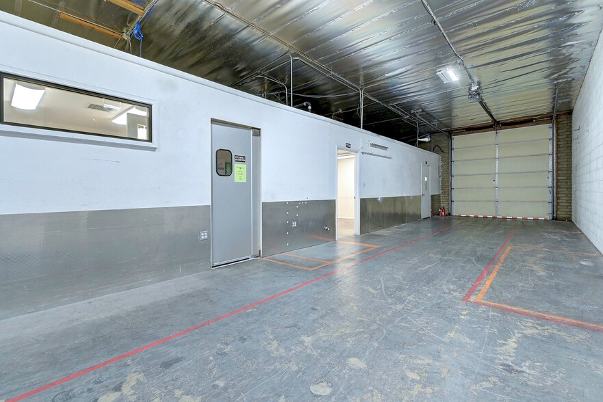 More Photos Of 2928 N 30th St, Phoenix Warehouse For Lease