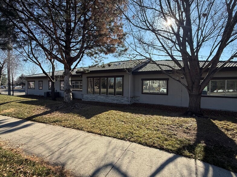 More Photos Of 1921 E Overland Rd, Meridian Office For Lease
