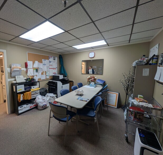 More Photos Of 566 N Cedar St, Mason Self Storage For Lease