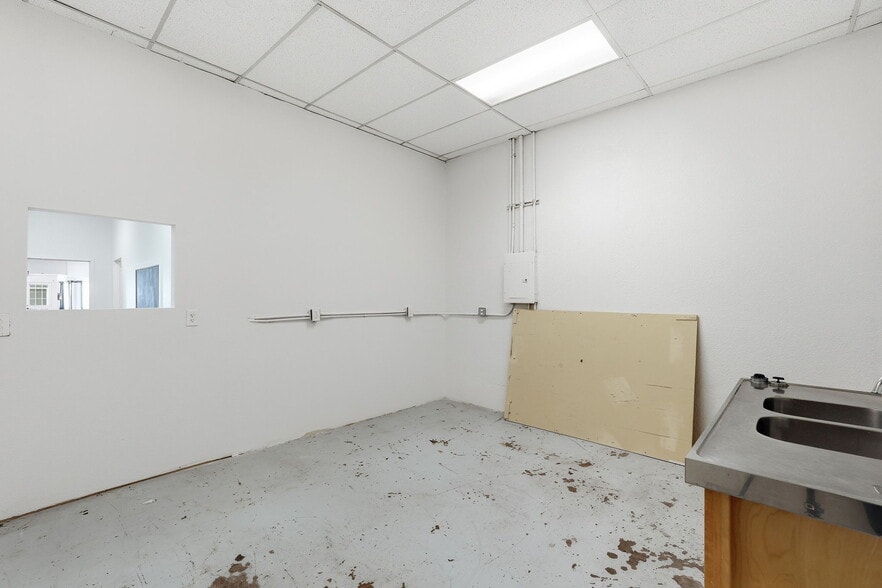 More Photos Of 236 W Coolidge Ave, Coolidge Storefront Retail Residential For Sale